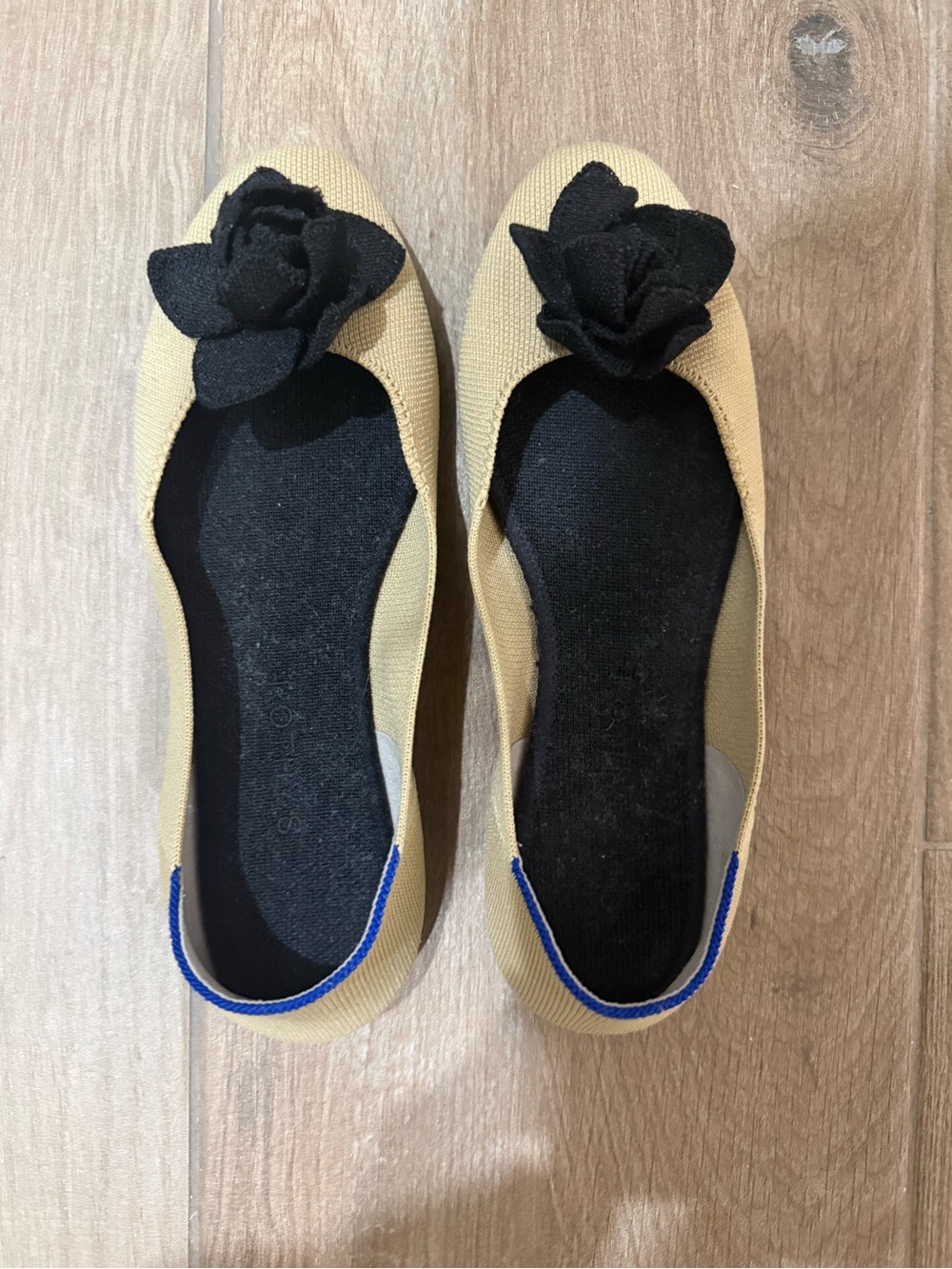 Rothy’s Women’s Beige Ballet Flats with Black Flower Accent 9.5 but fits as a 9